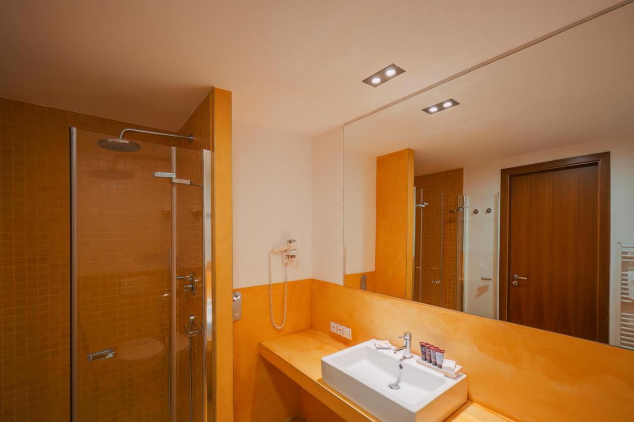 Park Holiday Congress & Wellness Hotel Praga Exterior foto